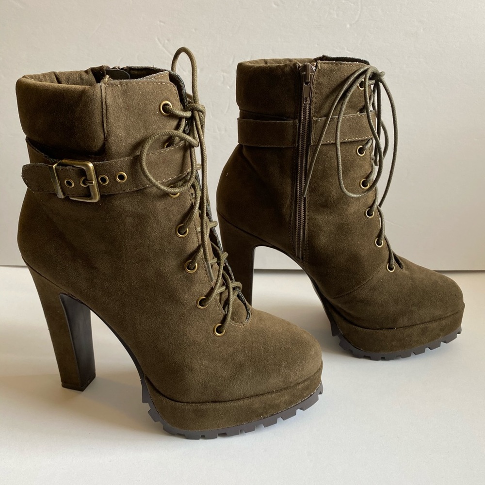Shoe dazzle ankle boot